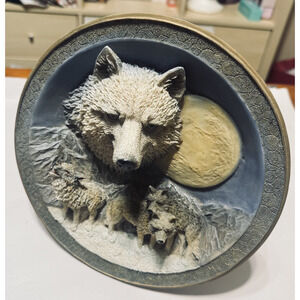 Suanti Galleries 3D Plate Round Plaque Howling Wolves Snow Art Wall Shelf Decor